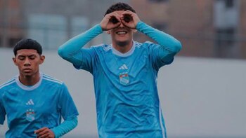 Gabriel Soto celebrando una anotación