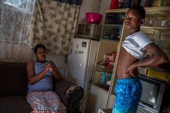 Thosh Mzwamadoda con su hijo