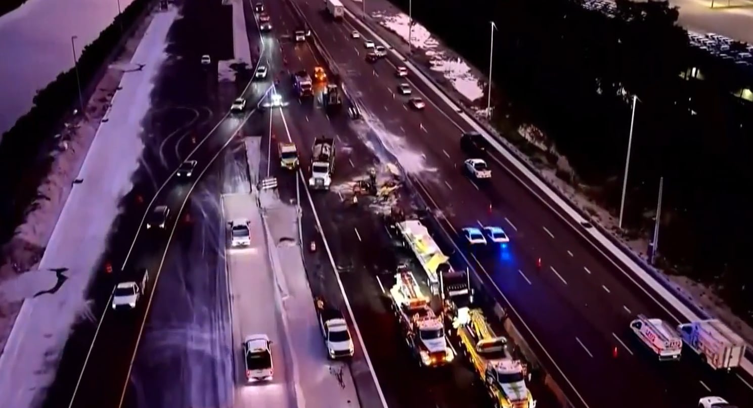 El choque de dos camiones en Sawgrass Expressway de Broward obligó a cerrar todos los carriles hacia el sur durante varias horas (NBC 6 News)