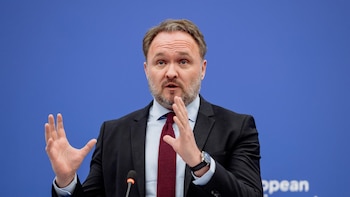 Bruselas urge a los Veintisiete