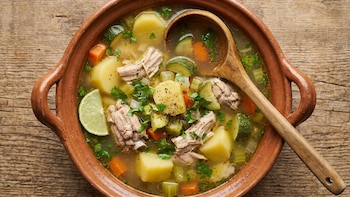 Receta de caldo de pollo con verduras, rápida y fácil