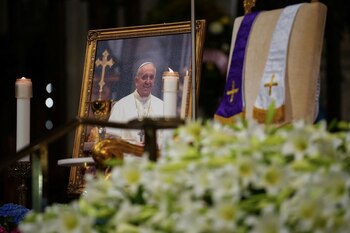 El mundo llora la partida