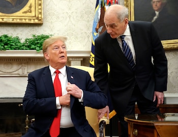 John Kelly junto a Trump