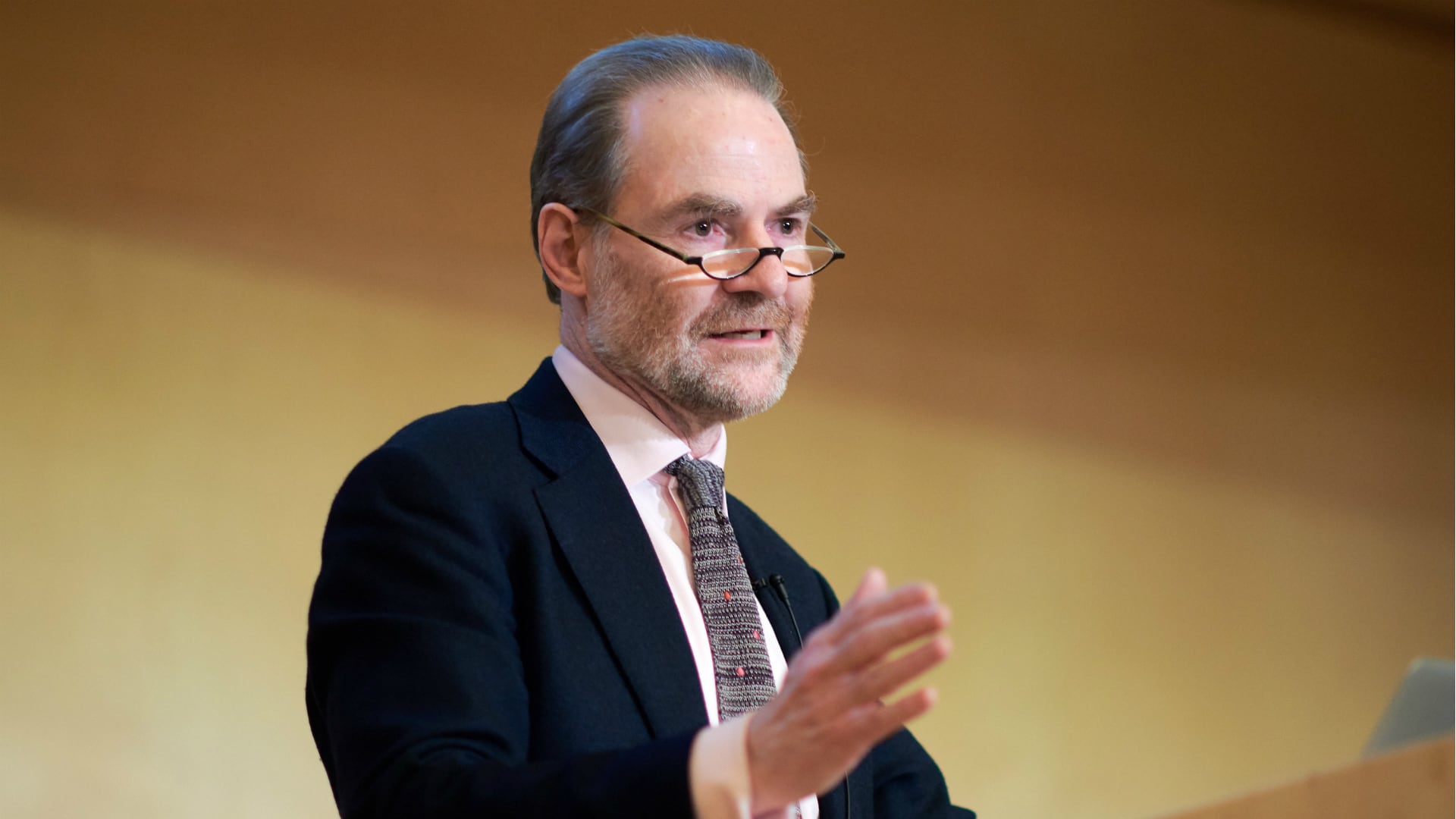 Quién es Timothy Garton Ash, el “historiador del presente” Premio Princesa de Asturias de Ciencias Sociales que estudió el nazismo y acabó siendo investigado por la Stasi