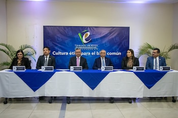 Ministerios, tribunales y universidades, todos