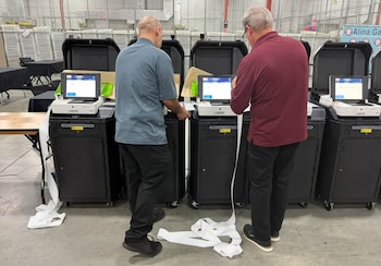 La revisión pública en Doral confirmó que los equipos de votación no tenían votos previos y registraron los resultados de prueba previstos
