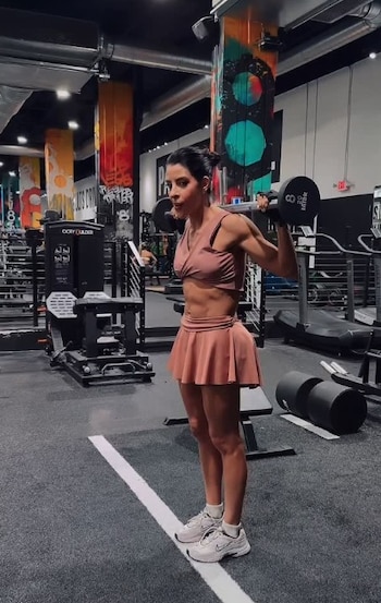 Kerly Ruiz, presentadora venezolana, recibe apoyo de celebridades tras los comentarios negativos sobre su silueta fitness (IG)