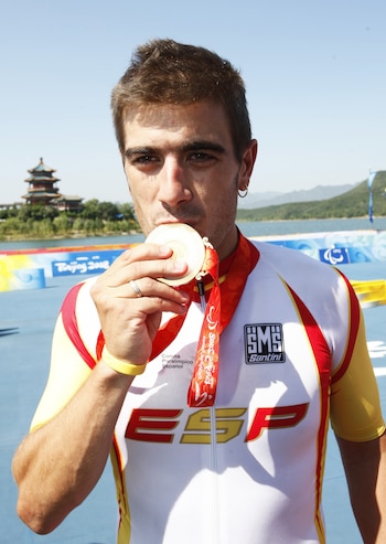 César Neira ganó el oro en contrarreloj y el bronce en persecución individual en Pekín 2008, el mejor año de su trayectoria paralímpica - crédito Comité Paralímpico Español