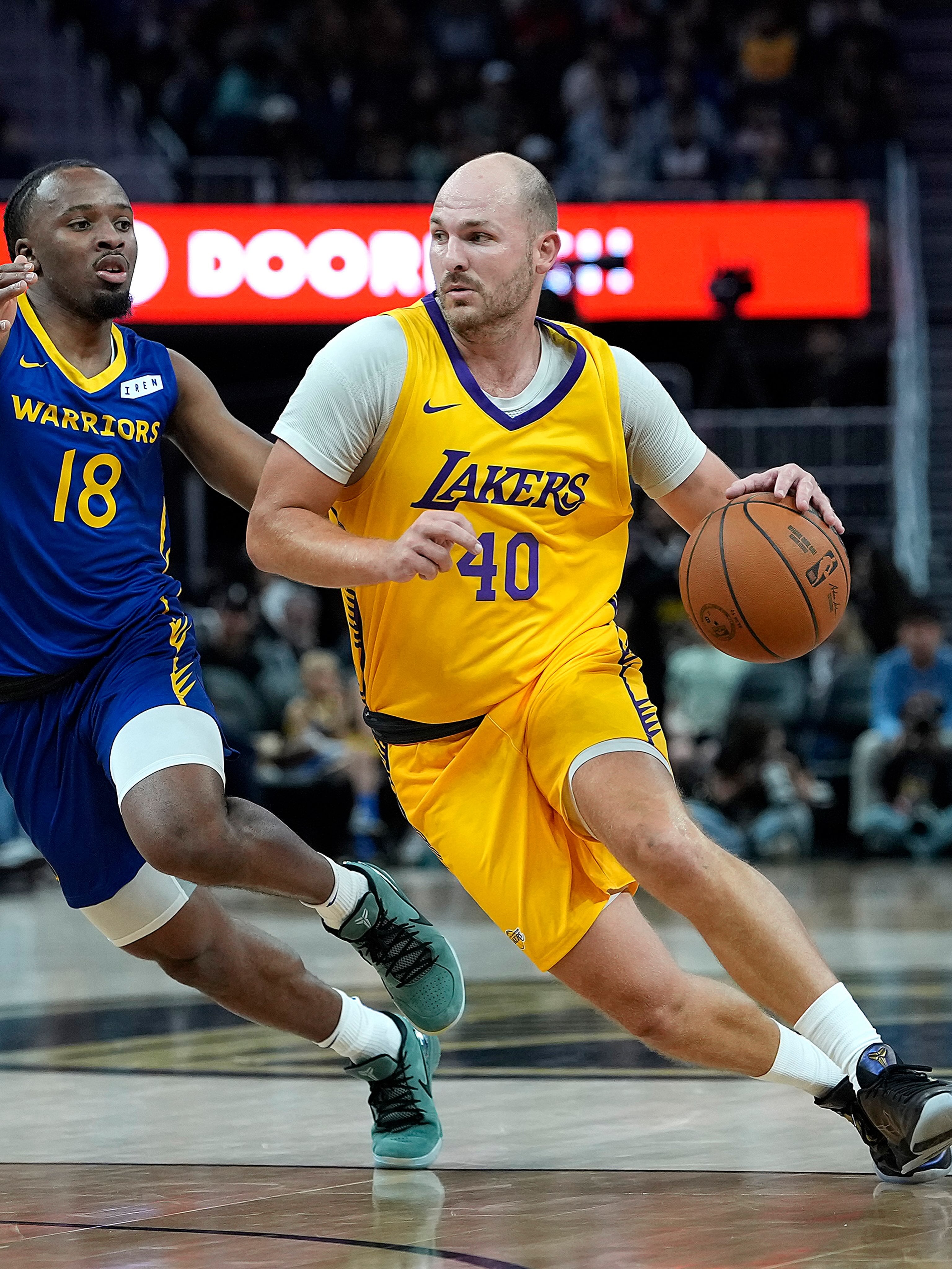 La actuación de Elmore con Los Ángeles Lakers en la Summer League 2026 motivó su incorporación a San Antonio Spurs.
