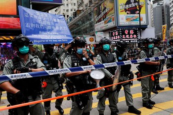 La policía en Hong Kong.