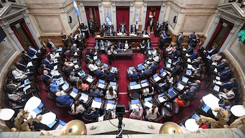 Los senadores cobrarán más de