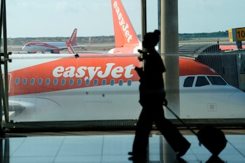 Fotografía de archivo de un avión de EasyJet en el aeropuerto de El Prat en Barcelona. EFE/Alejandro Garcia