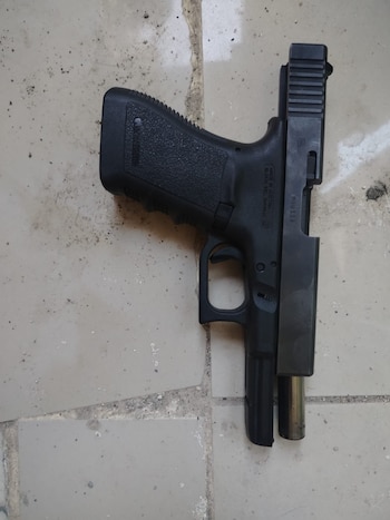 La Policía Nacional ocupó una pistola calibre 45 y cuatro casquillos tras el enfrentamiento en la calle Carlos Teo Cruz./ (Redes Diego Pesqueira)