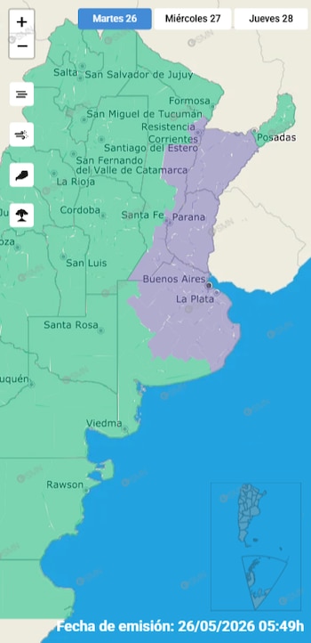 Mapa de Argentina con alerta de tormentas: zonas en púrpura en el centro y noreste, verde en el resto. Muestra la fecha de emisión del 26/05/2026