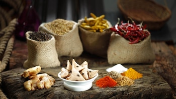 Mediante el olfato, el tacto