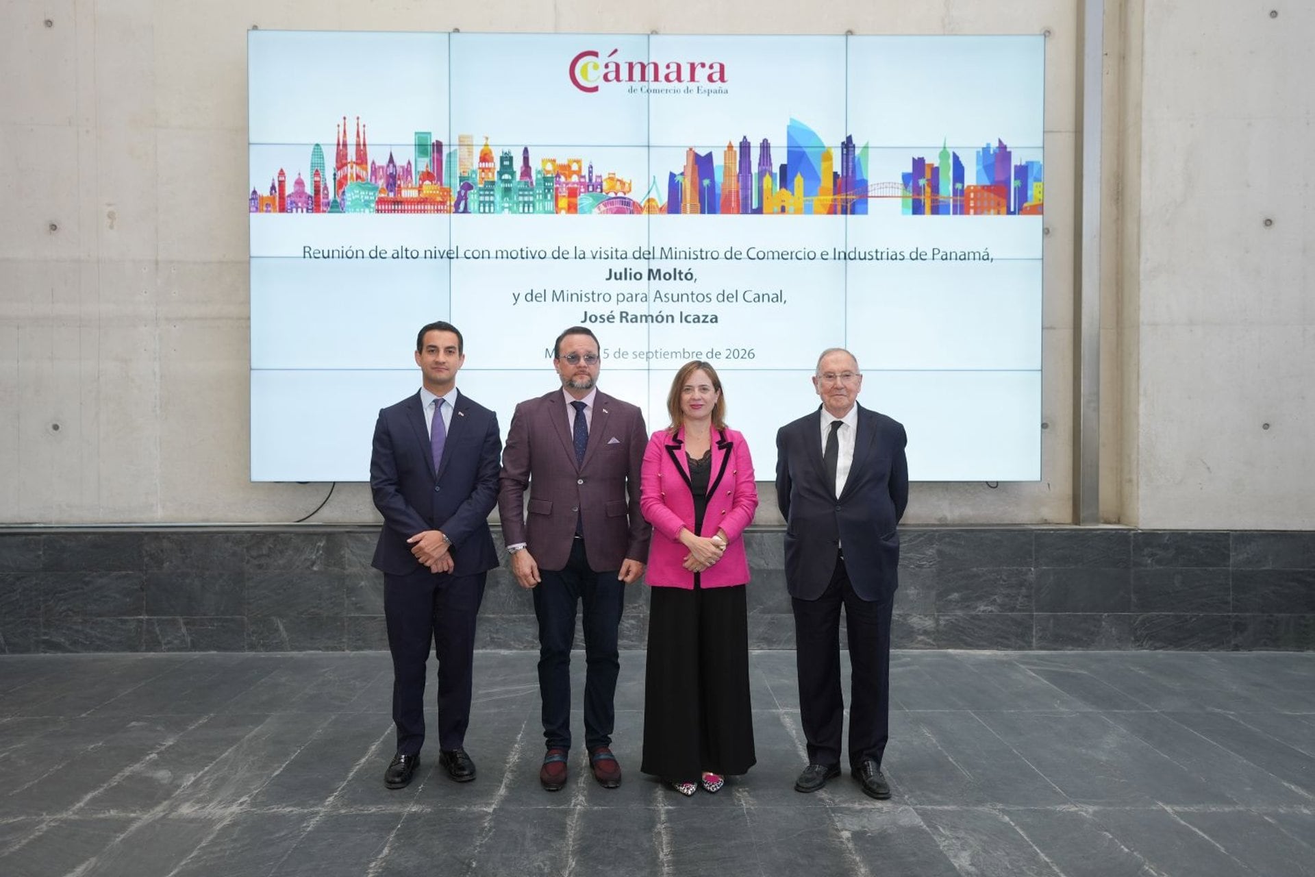 16/09/2026 El embajador panameño en España, Héctor Infante (i); el ministro panameño de Comercio, Julio Moltó (segundo i); la secretaria de Estado de Comercio, Amparo López (primera d); y el presidente de la Cámara de Comercio de España, José Luis Bonet (d).
ECONOMIA
CÁMARA DE COMERCIO DE ESPAÑA