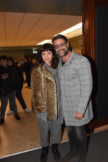 La pareja se mostró relajada