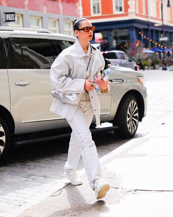 Dua Lipa fue fotografiada cuando