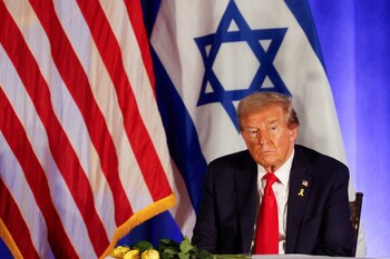 El candidato presidencial republicano y expresidente de Estados Unidos, Donald Trump, en un evento que conmemora el primer aniversario de los ataques de Hamás contra Israel el 7 de octubre, en su resort de golf en Doral. Florida, U.S., October 7, 2024. REUTERS/Marco Bello
