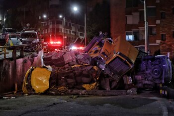 Grave accidente en el norte de Bogotá dejó una persona muerta y varias heridas. (Colprensa - Álvaro Tavera)
