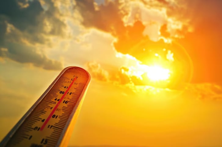 El análisis de datos reveló una relación directa entre altas temperaturas y menor desempeño en el desarrollo infantil temprano (Freepik)