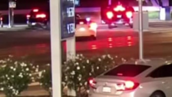 La policía intervino rápidamente, rodeando