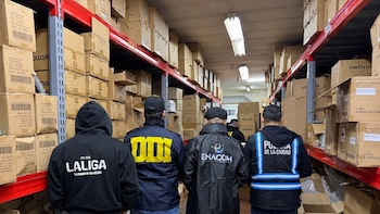 Justicia argentina incauta 10 000 dispositivos en un operativo contra la piratería en colaboración con LaLiga