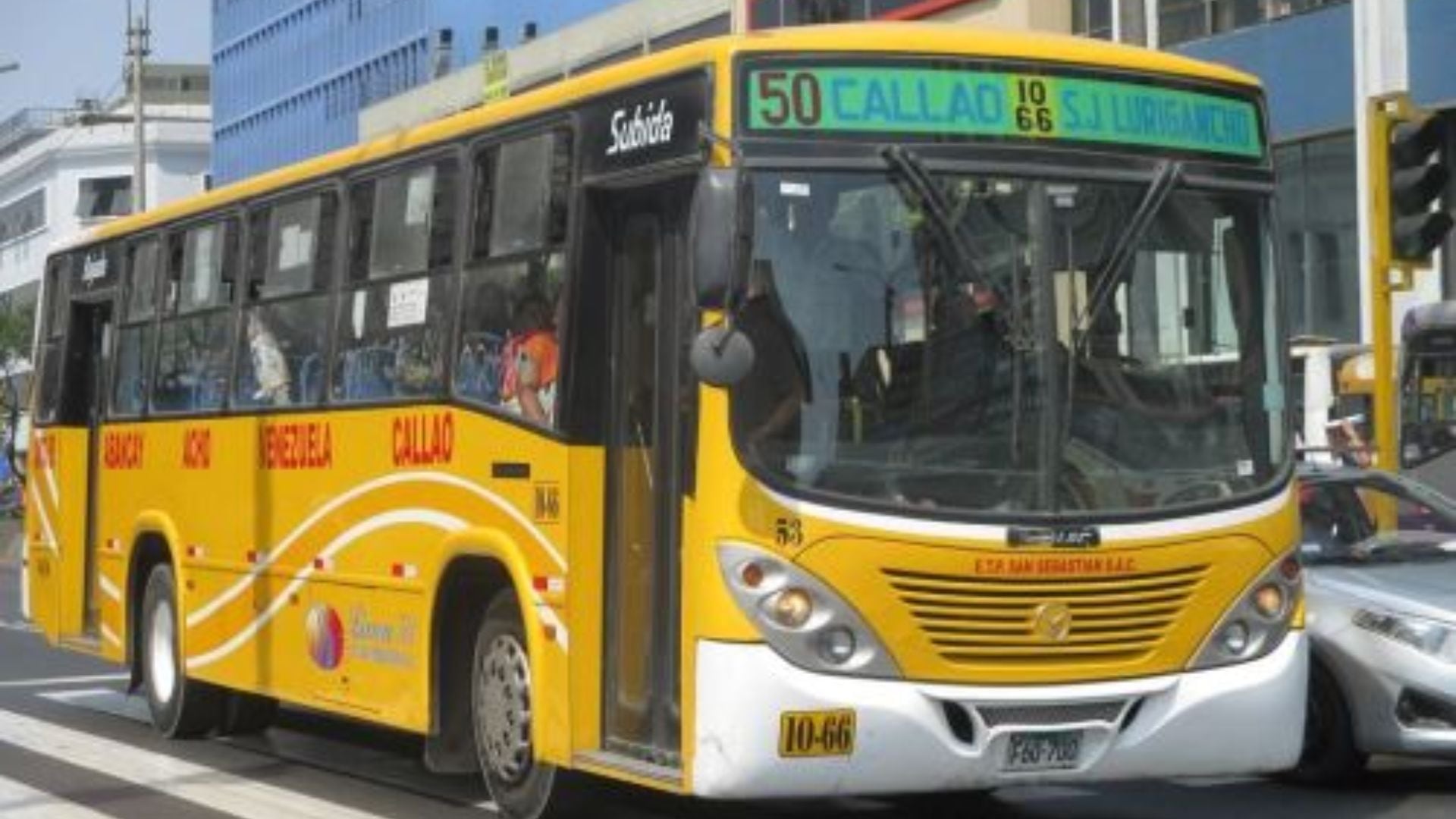 Vehículos de más de 15 años causan el 60 % de la contaminación del aire en Lima, según AAP