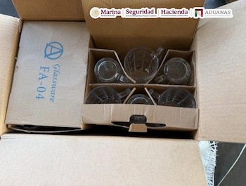 Confiscan más de 10 millones de cigarros escondidos entre cajas de vasos de vidrio en la aduana de Lázaro Cárdenas, Semar