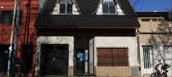 En Cajaravilla al 4700, Villa Luro, funcionó un taller clandestino explotado por el "Clan Aliaga"