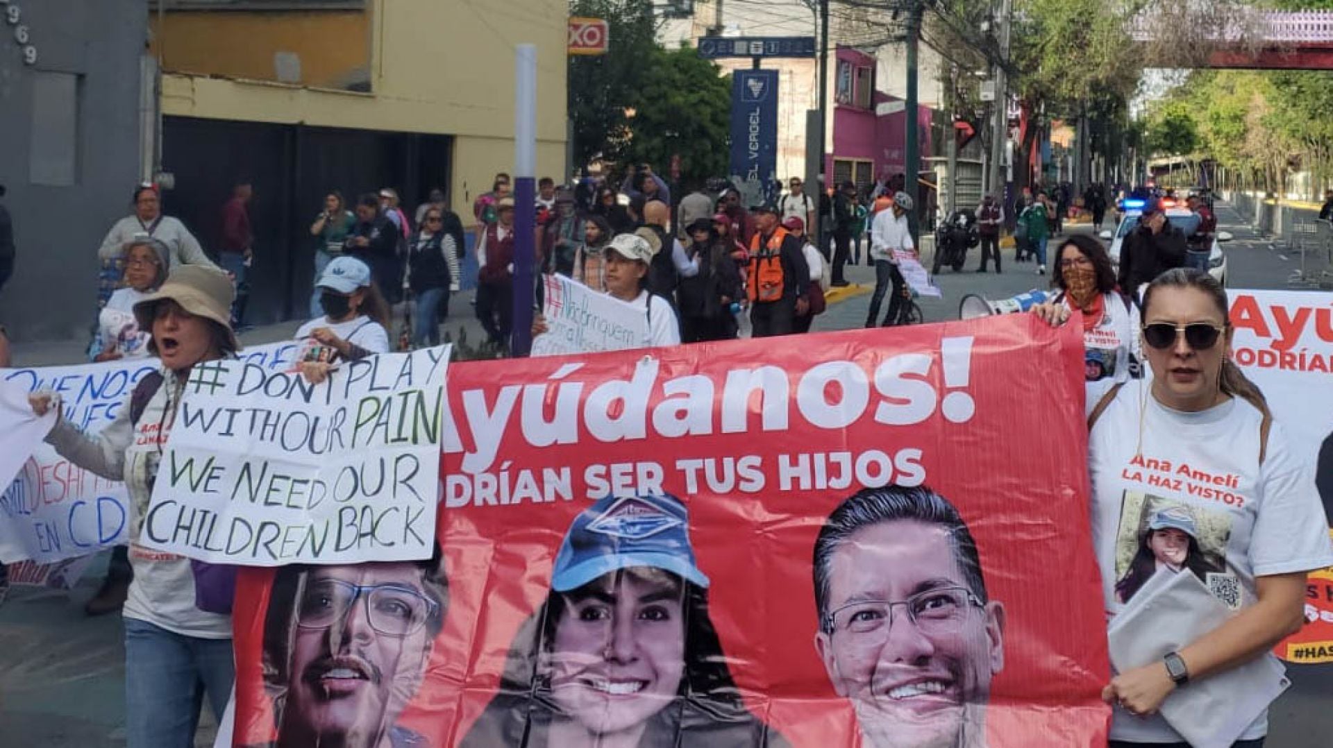 CIUDAD DE MÉXICO, 28MARZO2026.- Diversos colectivos de personas desaparecidas protestaron horas antes de la reinauguración del estadio Banorte.FOTO: ROGELIO MORALES/ ESPECIALES/CUARTOSCURO.COM