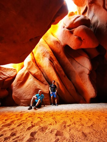 En las Cuevas de Acsibi,