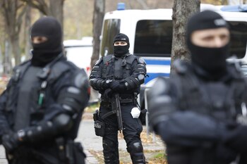 La policía alemana fuertemente armada