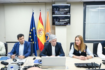 12/08/2026 El ministro del Interior, Fernando Grande-Marlaska (c), atiende a los medios de comunicación antes de una reunión telemática con motivo del eclipse total, en la Secretaría General de Protección Civil y Emergencias, a 12 de agosto de 2026, en Madrid (España). Marlaska mantiene una reunión telemática con los responsables de Protección Civil de las comunidades y ciudades autónomas, así como con responsables de la Agencia Española de Meteorología (AEMET), ante el eclipse total que sucederá esta tarde.
POLITICA
Gustavo Valiente - Europa Press