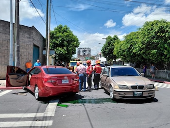 Varios accidentes de tránsito en diferentes puntos de la Ciudad de Guatemala dejan muertos y heridos.