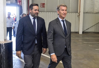 24/09/2026 El presidente del Partido Popular, Alberto Núñez Feijóo, junto al presidente del PP de Castilla-La Mancha, Paco Núñez tras su visita a una empresa láctea, a 24 de septiembre de 2026, en Alovera, Guadalajara, Castilla-La Mancha (España).
POLITICA
Rafael Martín - Europa Press