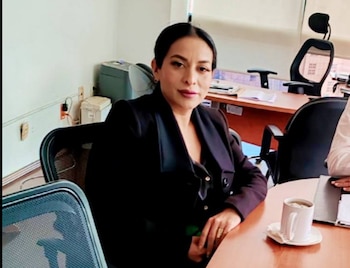 Indira Navarro en reunión con