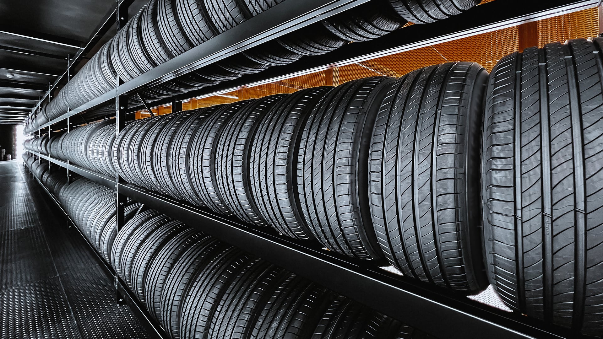 El mercado argentino de neumáticos está compuesto casi en partes iguales entre productos de marcas históricas y de las nuevas marcas chinas. (Freepik)