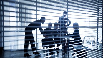 El empleo privado creció 4,9%