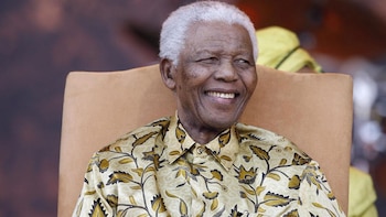 Nelson Mandela, político sudafricano: “Nadie nace odiando a otra persona por el color de su piel, su origen o su religión; y si la gente aprende a odiar, se les puede enseñar a amar”