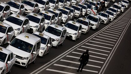 Dos millones de euros para pagar los taxis de los senadores: la Cámara Alta licita un contrato para el transporte de ‘sus señorías’