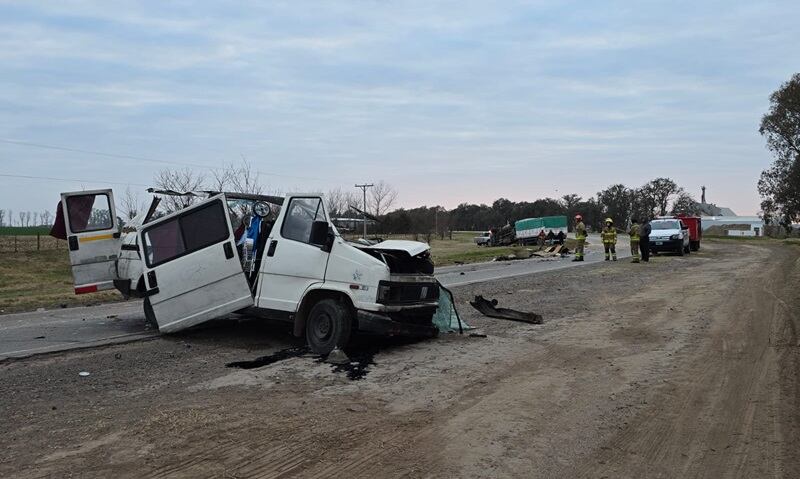 El accidente en la Ruta 11 (Foto: Gentileza FmVox Ucacha)