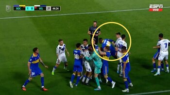 Luis Advíncula fue empujado por