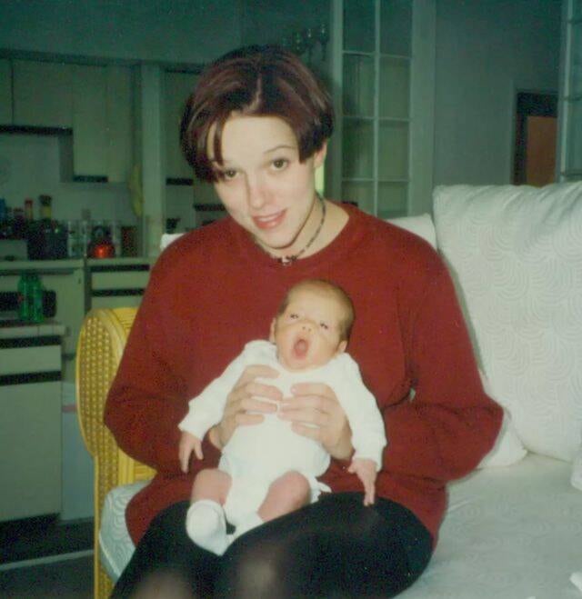 Charity junto a un Paris recién nacido