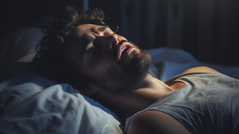 Captura de un momento íntimo, expresando sensualidad y plenitud. Un instante que celebra la diversidad y la salud sexual. (Imagen ilustrativa Infobae)