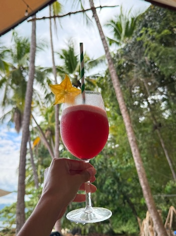 Tragos al costado del mar