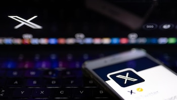 X actualiza su algoritmo para mostrar más publicaciones de las cuentas seguidas y amigos en la sección de respuestas