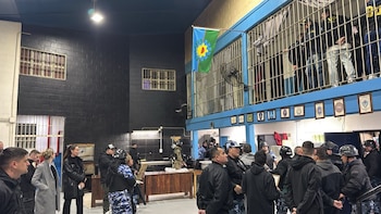 Allanaron un penal de Florencio Varela por presuntas extorsiones, tráfico de drogas y hasta venta de servicio de internet