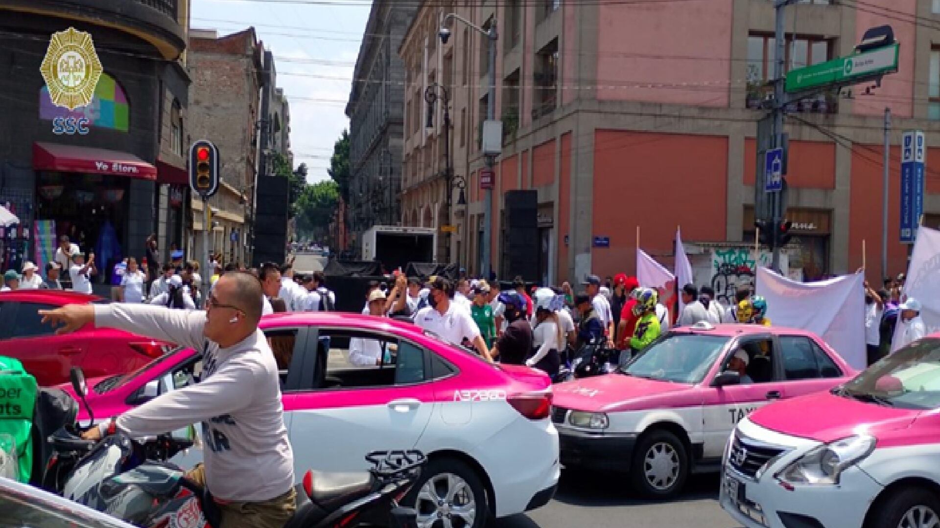 Cierre vial manifestación Eje Central Donceles CDMX (@OVIALCDMX/X)