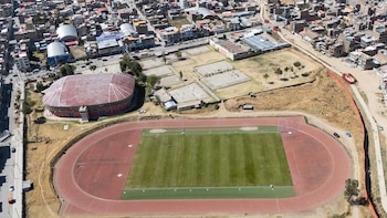 Pista atlética del Estadio Huancayo, donde entrenan deportistas peruanos olímpicos, será por fin renovada